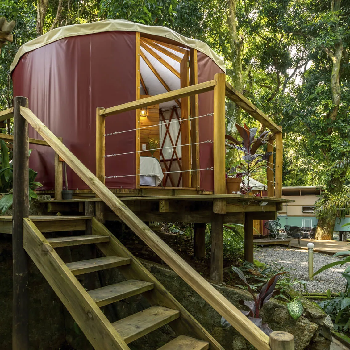 Yurt — acomodação privativos fora da caixa do Hostel da Vila em Ilhabela